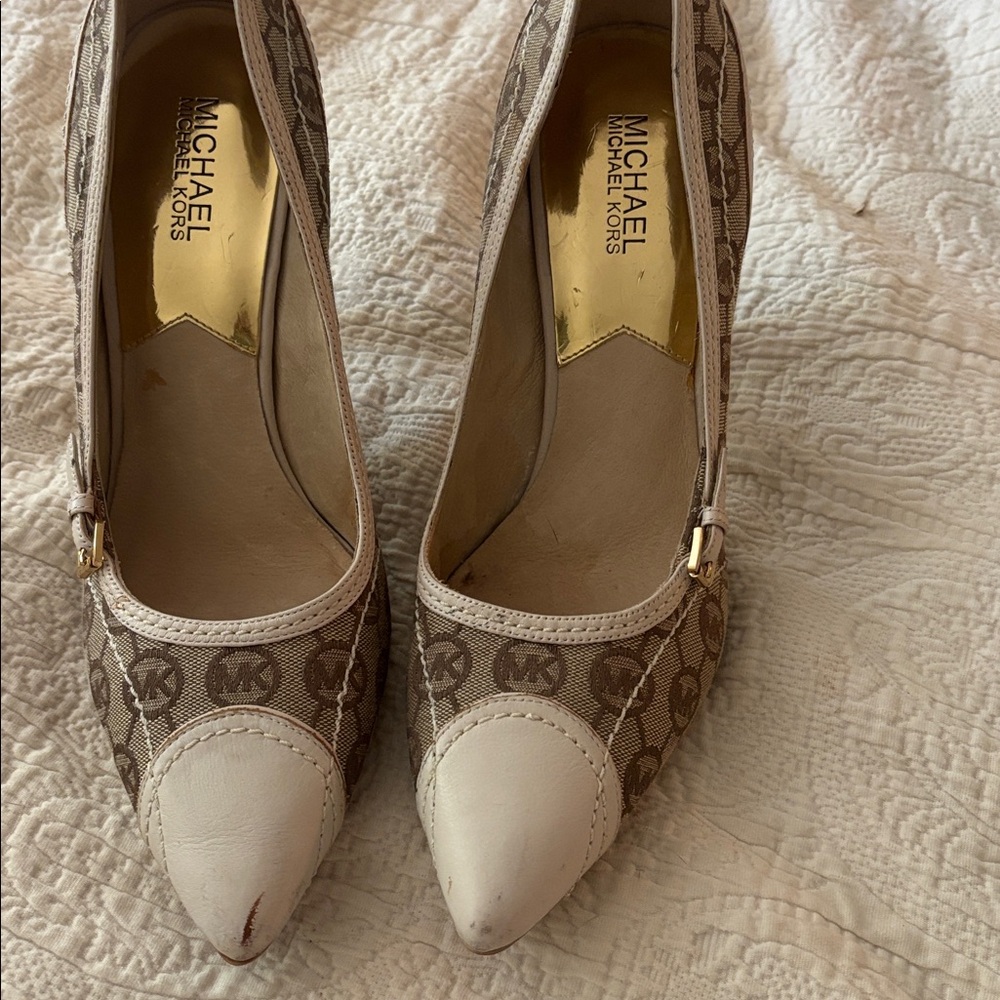 Michael Kors Monogram Brown and White Pumps Sz 10